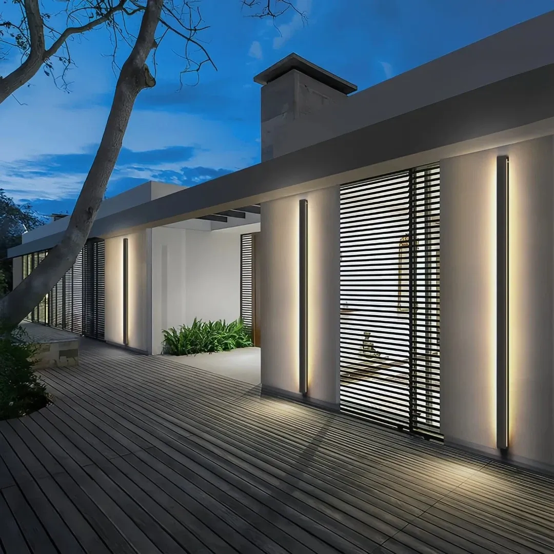 linear-outdoor-wall-sconce-ambient-glass-window